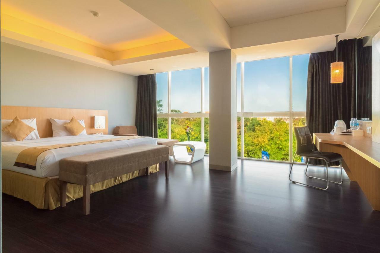 Kyriad Royal Seminyak Extérieur photo