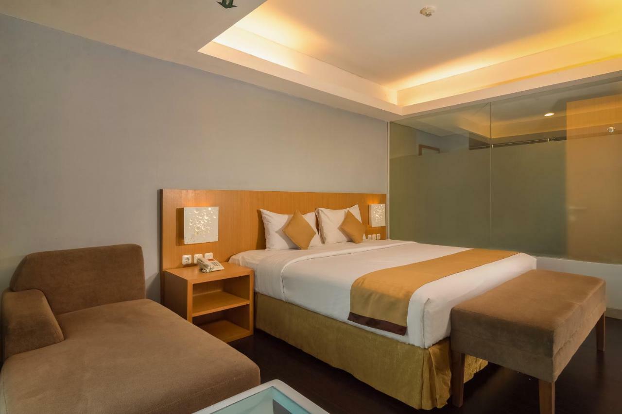 Kyriad Royal Seminyak Extérieur photo