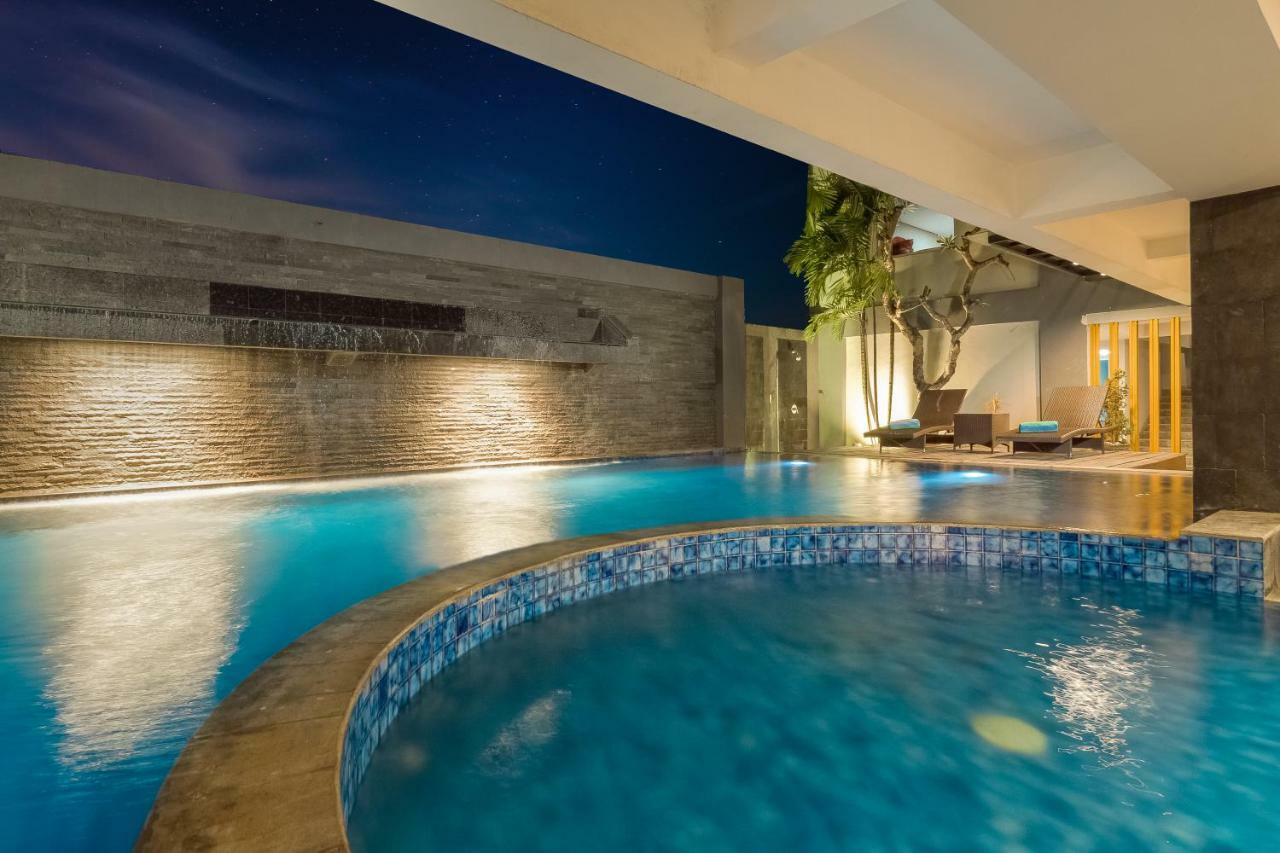 Kyriad Royal Seminyak Extérieur photo