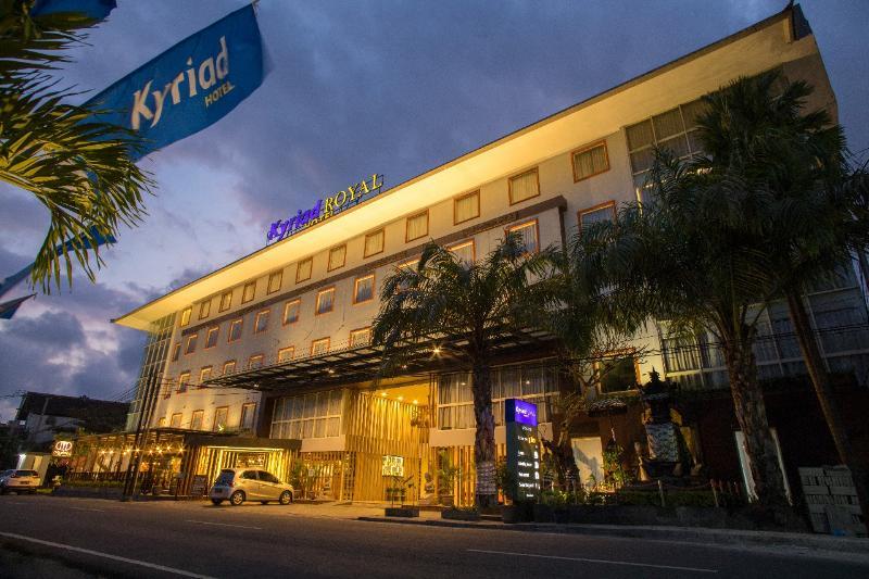Kyriad Royal Seminyak Extérieur photo